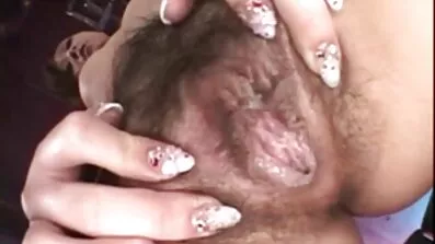 Flov Mehndi Flores modvilligt slugte cum efter sugning