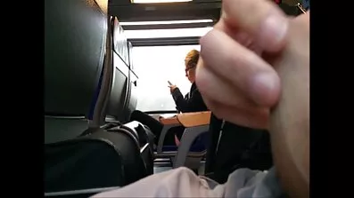 Rastløs kvinde slikker anus og knepper med en mand meget lidenskabeligt
