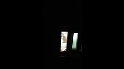 Muskuløs fyr knepper pige fisse i BDSM tøj