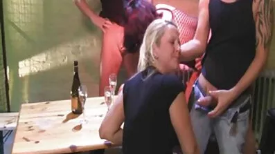 Blonde fucked på partner med hendes varme fisse