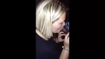 En stor Natklub havde en trekant på scenen