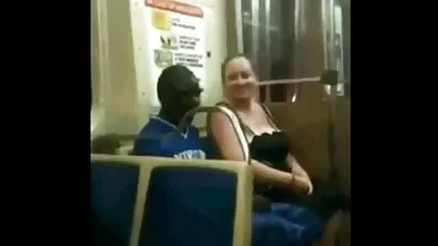 Brunette fucking ved støbning med en erfaren herre
