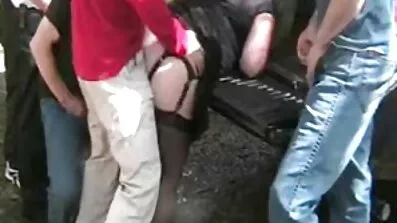 Sygeplejersken pummeled patienten og finger-banged hendes fisse