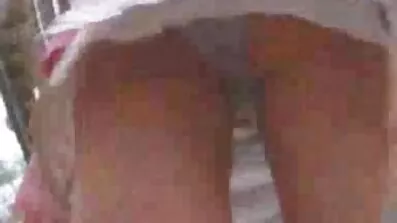 Hot babe fungerer korrekt fisse på fallus af hendes elsker