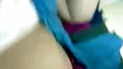 Skaldet blonde fucked i en dyb pink vagina