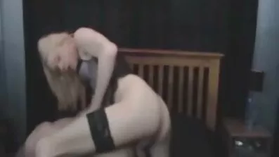 Hans kæreste blev kneppet doggy stil af en strap-on