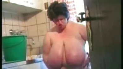 På sengen burst køn af smukke piger i 69 udgør