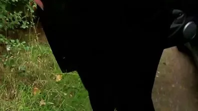 Købt ved poolen og kneppet i gården